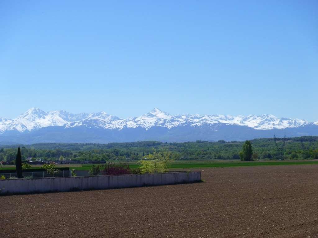 Kyriad Tarbes Odos Esterno foto