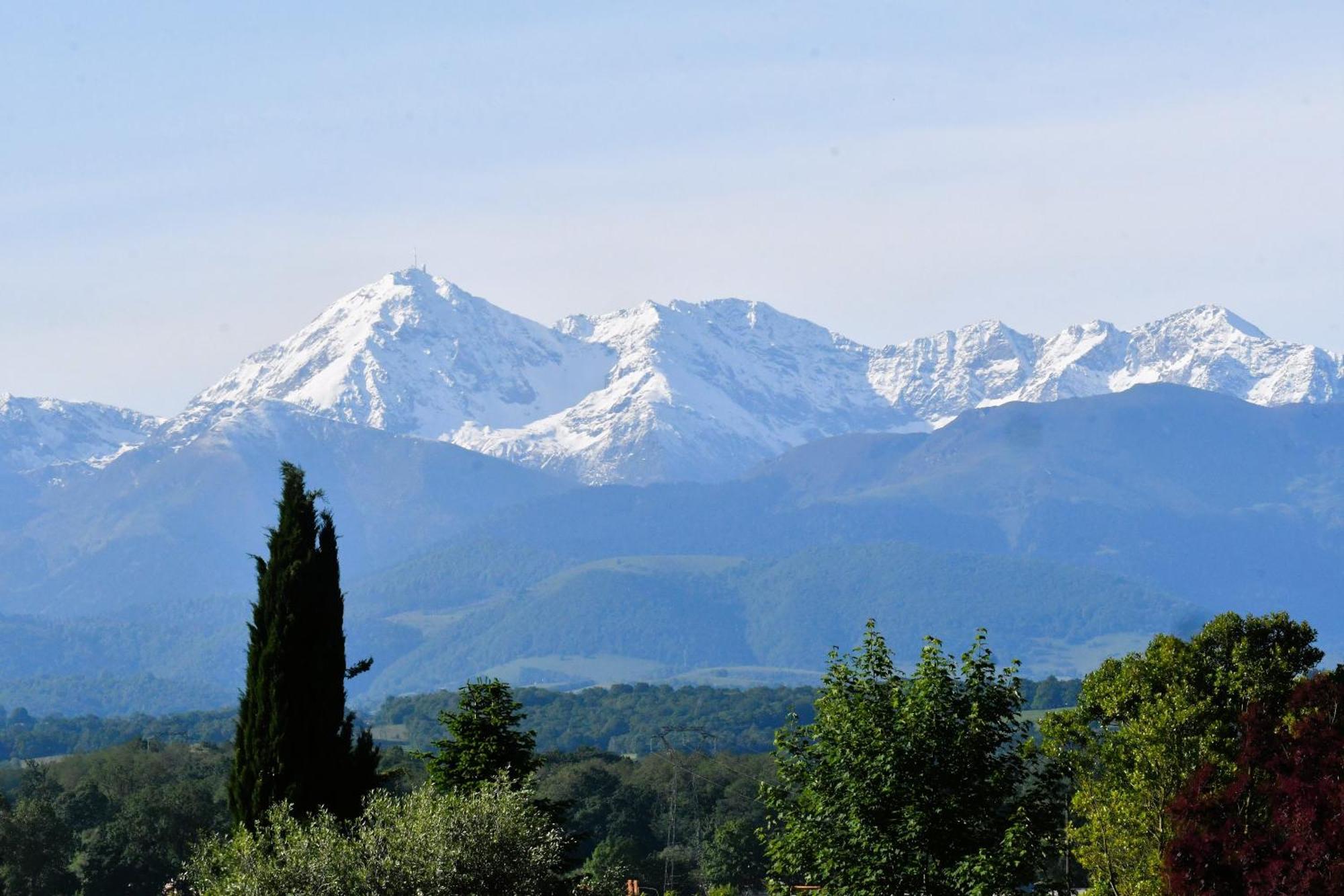 Kyriad Tarbes Odos Esterno foto