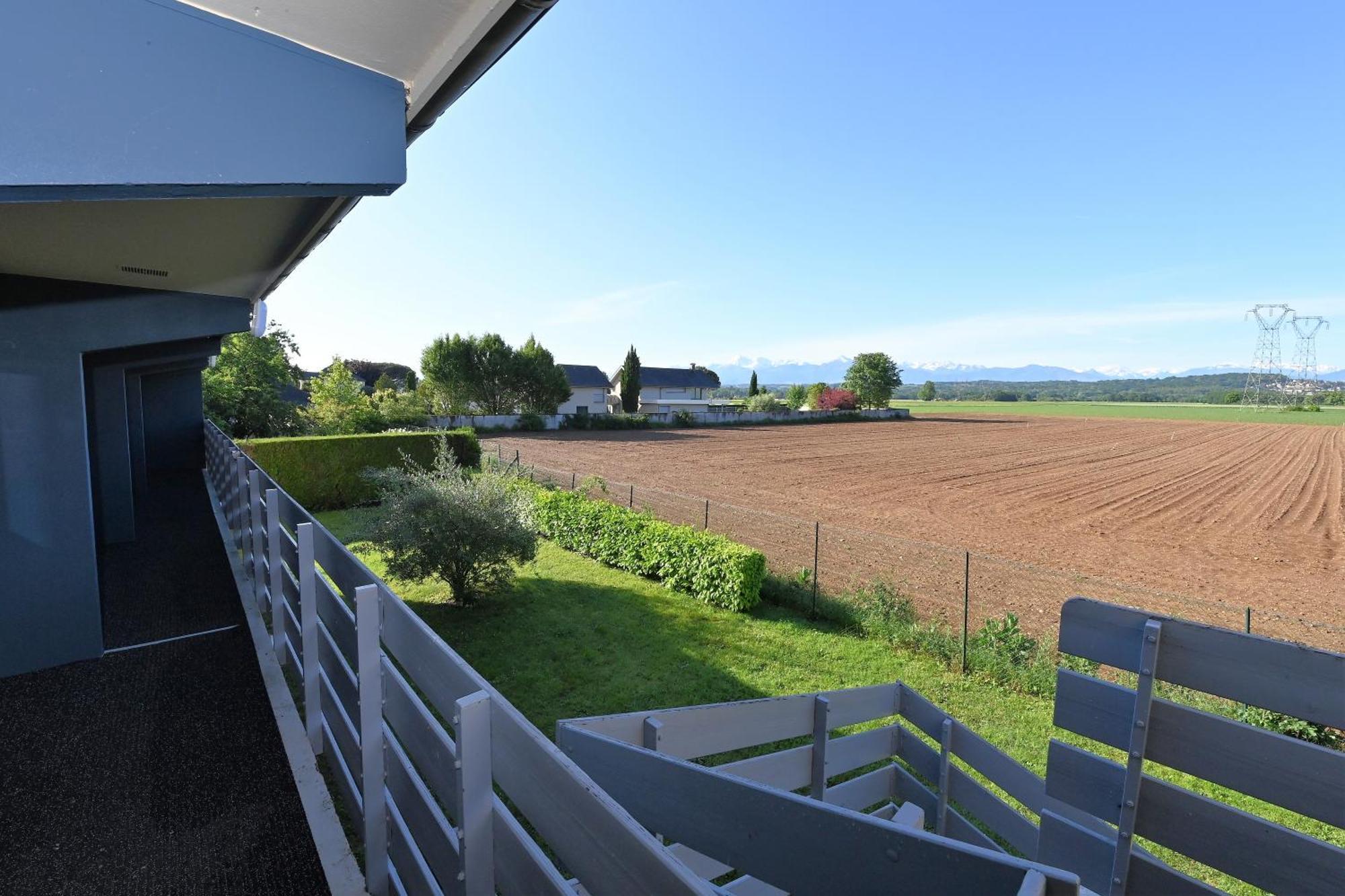 Kyriad Tarbes Odos Esterno foto